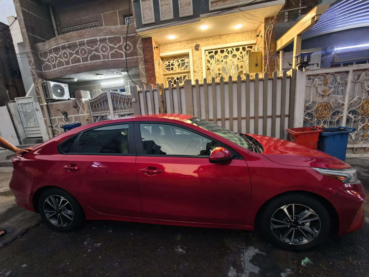 السلام عليكم 
كيا فورتي وارد امريكي جديدة وضع الشركة للبيع فقط 
(السعر 150$) بيه مجال حك الجية مكاني بغداد / الصليخ 
هاتف ☎️ *********** متوفر اتصال واتساب فيس 

1.الموديل 2024 اللون احمر 
2.ماشية 14 ميل 
3.حادث جانبي باب مبدل والباب الاخر تعديل كما موضح بالصور 
4.رقم اربيل باسمي دخول جديد 
5. تخم تاير جديد 
6. السيارة باسمي شوكت تحب تحويل او وكاله حاظر 

المواصفات 
1.محرك حجم 2000 دوش المرغوب 
2. كشنات مخمل بدون فتحة 
3. تحكمات ستيرن ورادار جانبي وامامي
4.تحديد مسار 
5. كاميرا خلفية 
6.شاشه جبيرة كار بلي وبعد مواصفات الكيا الفورتي الي تعرفوه وحياكم الله
