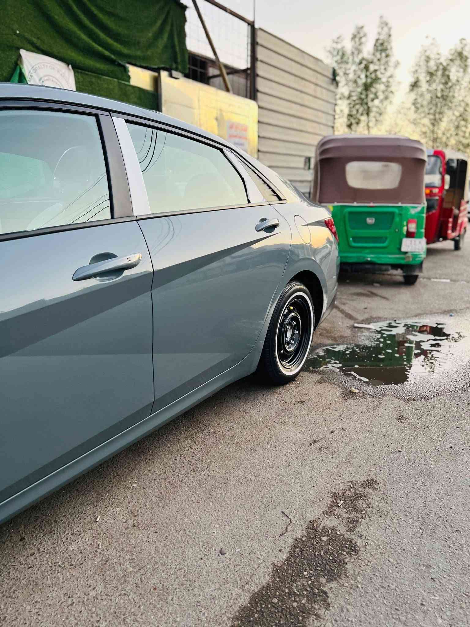 النتره  لون سمنتي المميز.  موديل 22   امريكي 2000 دوش جميع يرباكات سليمه مرفوقه  جميع تفاصيل بلمنشور موصافات نص فول + معروفه مواصفات  النص  كامله مكمله من كل نواحي وشوفه عينك  مكان السياره بغداد 

***********
