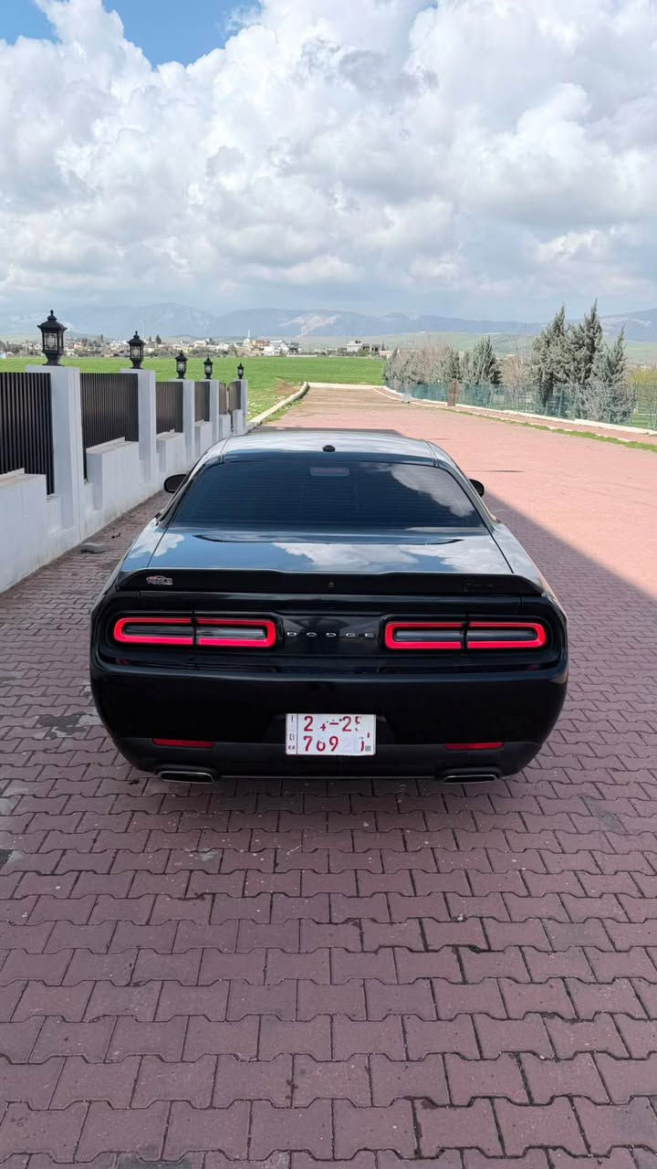 دوج جالنجر 2023 
اخير شكل جالنجر 
موسفات sxt كلو تبديل SRT
سبخ فقط بولند + جملغ كلير امريكي 
بدون دواخل يرباك سيسته م شريكه 
سياره كير مكينه گاردن كلو شرت حجر كزوز شرت 
شرت ترقيم سياره جاهز بدون مسرف 
رقم موبايل (*********** اكر, نينوى
