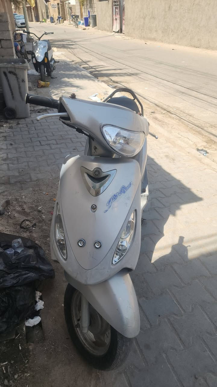السلام عليكم ماكس قجمه للبيع قبل فتره نزلت من الحاويه دراجه اي نقص مابيها وكلشي كامل ولا مبدل شي ولا مصلح شي سعر 850 مكاني قضاء المدينه السوك ***********
