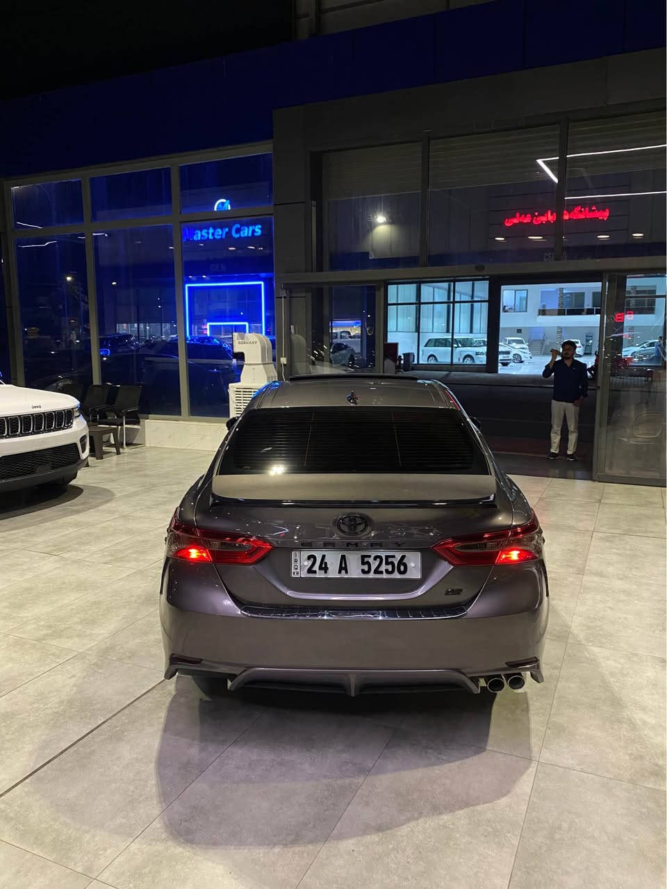 🔥 TOYOTA CAMRY SE 2020 🔥
🚘 كامري SE موديل 2020
✅ Clean Title – كلين تايتل
🎨 لون خارجي رمادي غامق مميز
🖤 داخلية سوداء
🛞 جنوط SE رياضية سوداء
🌙 فتحة سقف
✨ سبويلر خلفي رياضي

• محرك 2.5 لتر 4 سلندر
• قوة تقريباً 203 حصان
• قير أوتوماتيك 8 سرعات
• دفع أمامي FWD
• وضعية قيادة رياضية Sport Mode
• تشغيل بصمة/زر تشغيل
• مثبت سرعة
• تحكم بالمقود
• شاشة وسطية
• كاميرا خلفية
• حساسات ومواصفات أمان تويوتا
• نظام تنبيه ومساعدة المسار
• نظام فرملة طوارئ
• مثبت سرعة متكيف
• أنوار أوتوماتيك
• مرايات كهربائية
• مقاعد أمامية كهربائية
• داخلية SE رياضية
• دبل عادم خلفي رياضي

🔥 SE — شكل رياضي، قيادة ممتعة، واقتصادية بنفس الوقت

سيارة حيل نظيفة بدون ملاحظات 
مكفولة كفالة عامة 
گير و محرك دواخل و كهربائيات مكفولة 
تحويل وكالة و غرامات ب شرط سيارة ب أسمنا 
ماشية ١٢٩ الف ميل تقريباً 
ب سعر بلاشش 
سعرها 187$ ورقـــة و بيها مجال 🔥
للأستفسار اتصل على هذا الرقم 
كورك-واتساب
*********** Singapore
