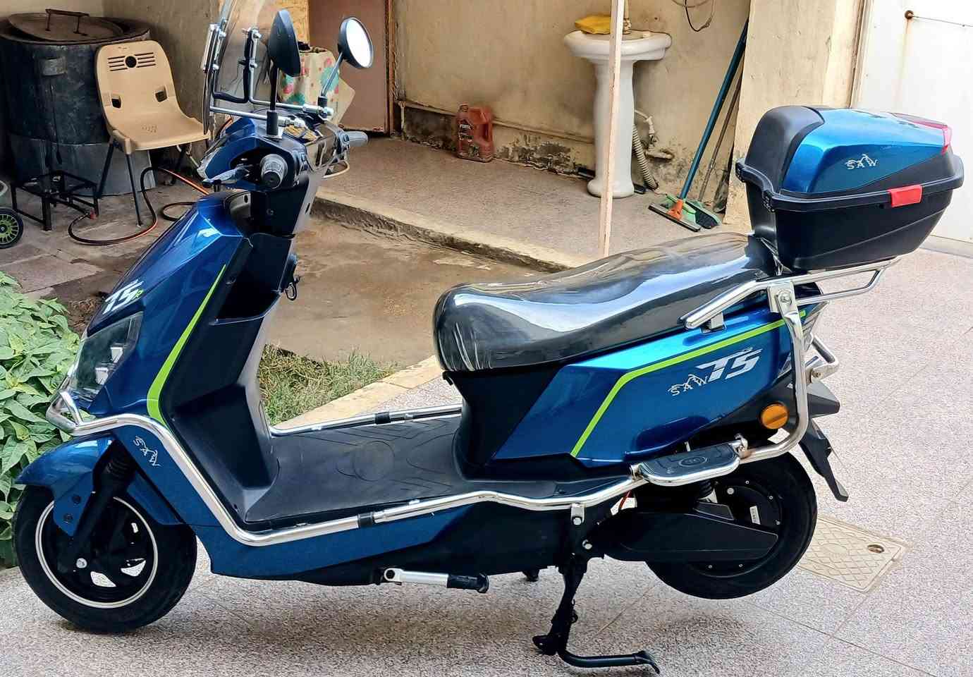 دراجه شحن ٦ بطاريات كبار ٧٢ فولت ملف ١٢٠٠  ما بيهه نقص بس عوزهه بطاريات السعر ٤٥٠ حله ابو غرق ***********
