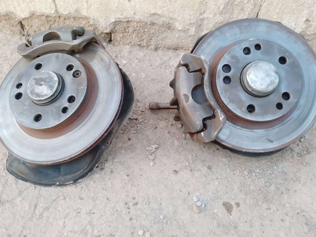 السلام عليكم 
للبيع اغراض مرسيدس ١٩٠ تفصيخ بسعر
مناسب عنوان بابل الشوملي
***********
