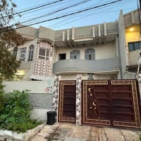 دار للإيجار  في منطقة زيونة سومر   المساحة ٢٢٤م طابقين  يحتوي على غرفت...