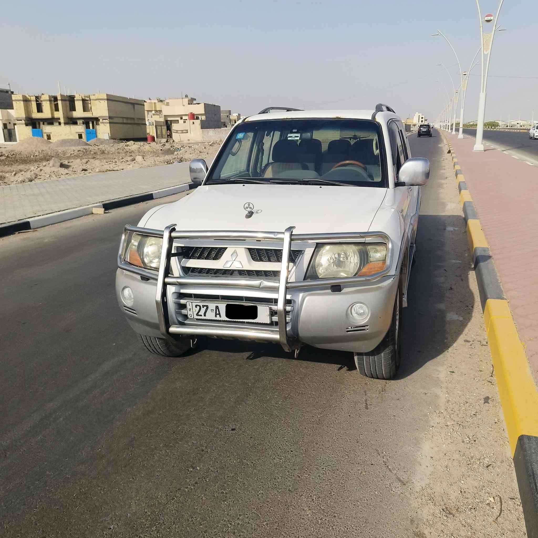 السلام عليكم 
سيارة باجيرو ميستوبيشي 2006
محرك 3800 
كفالة من الضربة والصبغ والبارد 
السيارة باسمي شرط التحويل 
رقمها ذي قار مميز 
السيارة فول مال جناية 
تبريدها ثلج وية التشغيل 
صرفيتها بالبانزين حلوة 
السيارة خير من الله كلش حلوة وخدومة 
مكاني بالبصرة 
سعرها 82 وبيها مجال حگ الجية
رقم الهاتف 
***********
