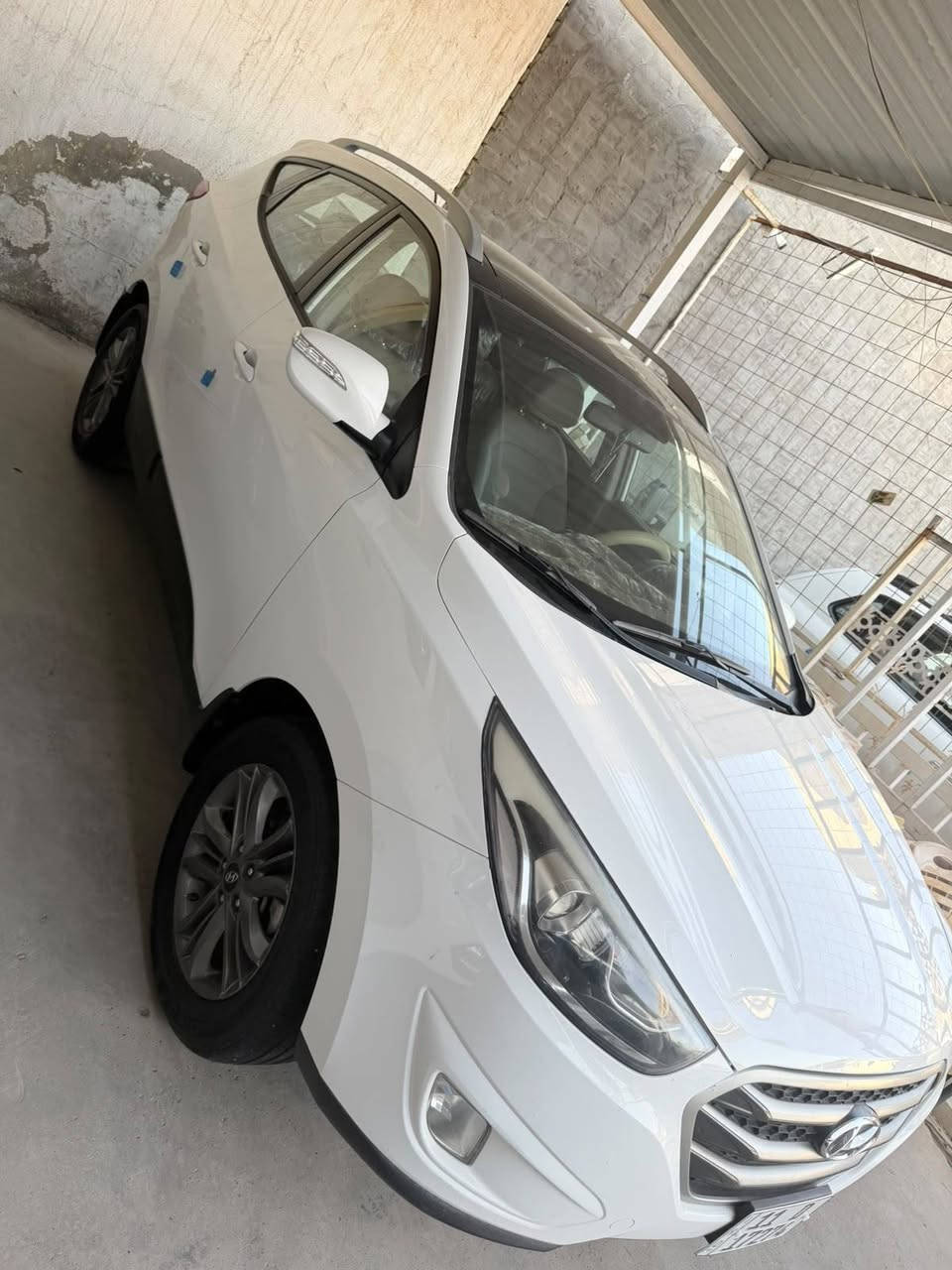 السلام عليكم
توسان 2015 خليجي مكينه 2000 دوش ع شركه فول مواصفات  كفاله عااااامه حته من الشخط والرصعه ماشيه ٦٤ الف حقيقي وشرط الفحص سيارة جديده وجاهزه مجهزه مابيها نقص برغي سعر 158 مكاني بغداد اليوسفيه اي استفسار 
***********
