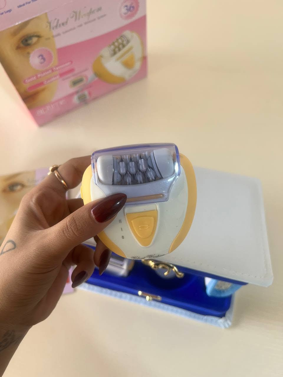 جهاز ازالة الشعر ماركة أوبتيما 🎀

☑ مواصفات الجهاز
✔️يحتوي على 36 قرصاً من الملاقط المطلية بالذهب لالتقاط أدق الشعيرات من الجذور.

✔️يمنح بشرة ناعمة لمدة تصل إلى 6 أسابيع.

✔️يتضمن ملحق حلاقة إضافي مخصص للمناطق الحساسة.

✔️يعمل بنظام سلكي (Corded) دون الحاجة للشحن أو البطاريات.

• ✔️يأتي مع حقيبة أنيقة وملحقات لحفظ الجهاز

***********
الرقم الحجز 🫶
