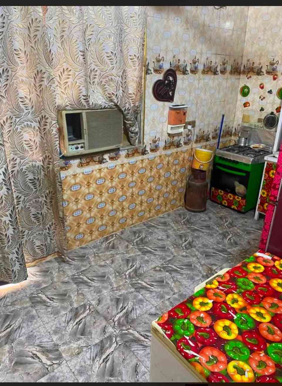 بيت 50م سعرا 45مليون وبي مجال  طابقين غرفتين صاله مطبخ خدمات ماء مجاري كهرباء شارع تبليط بيت حلو مرتب سعرا45وبي مجال مو شراي لا تعلق مكانه الشبانات البزل الاول شارع المام علي التبليط قرب كوفي الشايب يبعد عن المام 10دقايق   45وبي مجال سعراء رقمي واتساب وا اتصال ***********
