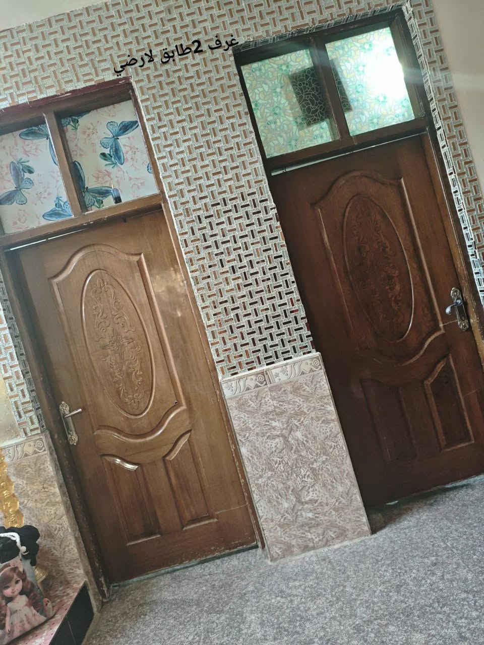 السلام عليكم
عدنه بيت 250متر  لبيع 
طابقين 
لطايق الاول 
يحتوي ع مطبخ كبير خارجي 
هول عدد 2
صاله 1
غرف نوم 2

صحيات خارجيه 
صحيات داخليه
طابق الثاني
غرفه عدد2
هول
مخزن اضافي
  نادر شارع الكبان
الرقم ***********
