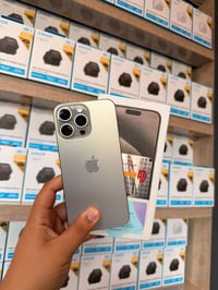 ايفون 15 برو ماكس • سامسونج S25 الترا • ٢٥٦
