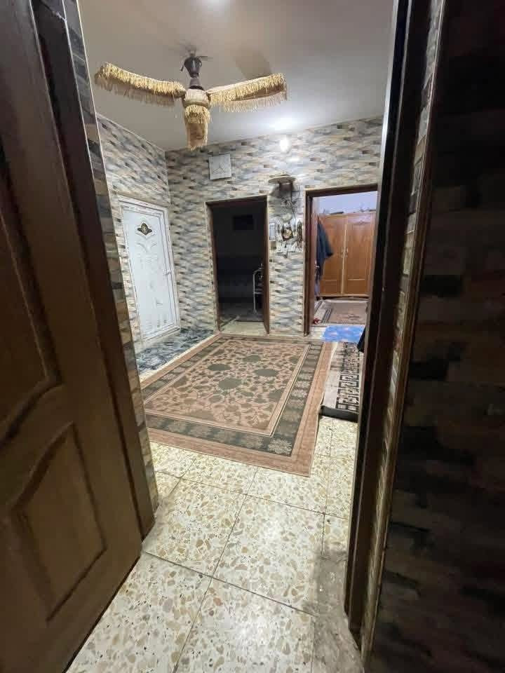 بيت للبيع المساحة ١٠٠ متر واقع حال ١٢٠ بلمخابرات بفرع مدرسه الابداع
غرف نوم ٥ 

صحيات خارجية وداخلية وفوك 

صاله واستقبال ومطبخ 

السعر ١١٥ قفل 

للاستفسار ***********

