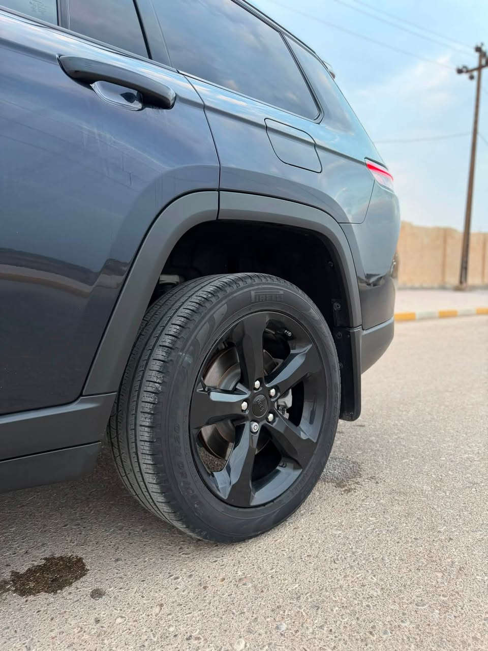 جيب جراند شروكي 2024 (امريكي) اعلى فئة 🇺🇸
الحادث.. بس بنيد فقط
     المواصفات سياره🚙
- محرك V6 سعة 3.6 لتر
- 7 الركاب VIP 
- دفع 4x4 
- مقاعد جلد امامية تبريد وتدفئه
- تدفئه المقاعد الخلفية
- تدفئه الستيرن
- شاشة كبيرة 
- شاحن وايرليس
- خمس كامرات محيطية 360
- كامرات داخلية 
- حساسات امامية وخلفية 
- انارة محيطية 
- ويل 20 انج
- صندوق خلفي كهربائي
- تشغيل عن بعد
- مقاعد امامية كهربائي 
- ذاكرة لمقعد السائق 
(سياره بيها هواي مواصفات) 
        رقم ميسان كتاب شهداء بسمي 

سعر 310$ مكان سياره ميسان 
 
(***********)
    
       ملاحظة. مراوس تاهو و جمسي موديل 2020
