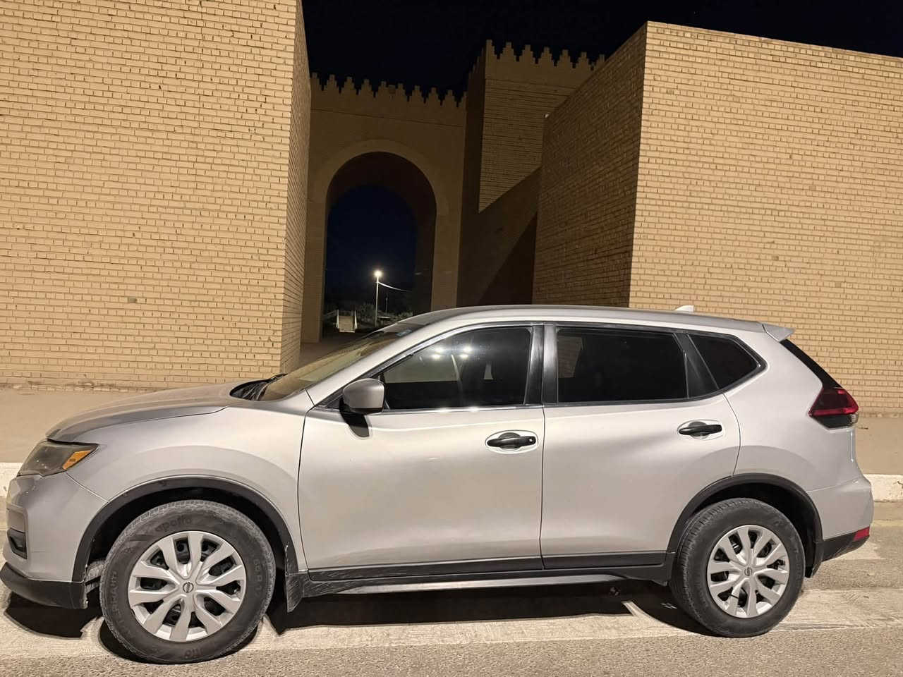 السلام عليكم نيسان روج 2019 للبيع محرك 4 سلندر 2500 مواصفات شاشة وكامرة ورادارات جانبيه وتحديد مسار ومثبت سرعه وشاشة اعطال وقطعتين تبريد ولد نهاري السيارة ماشية 62 الف ميل رقم بابل الجديد بأسمنة تحويل ثاني يوم سعرها 135 ورقه وبيها مجال 
***********
