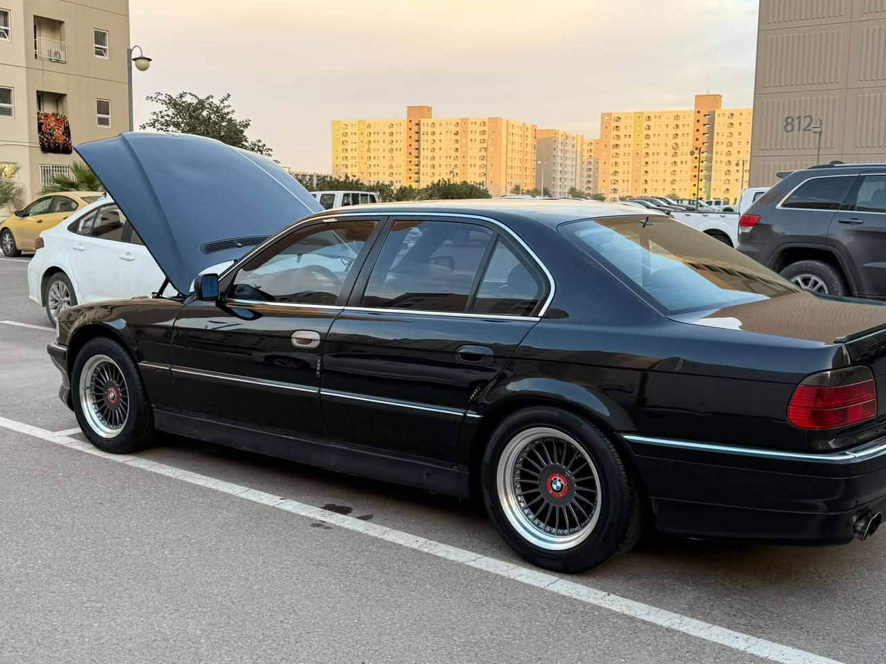 بي ام كاسح موديل 97 محدثه 2000
مكينه 8 سلندر 44 داينموا هوه المحرك والكير جدد 
ويل كب البينا اصلي 
مصبوغه عام جماليه مكفوله من الضربه 
رقم الماني باسمي 
تخم تاير وباتري جديد 
كشن جلد كهرباء 
تبريد ثلج منظومه جديده ومع مروحه كهرباء
سلايد جام بردات لايتات عالي وناصي وبلاجكتور LED
السياره جاهزه ماتصرف عليها لان واكفه مامتعوبه 
السعر 80 وبيها مجال 
الرقم ***********
مكانها بغداد
