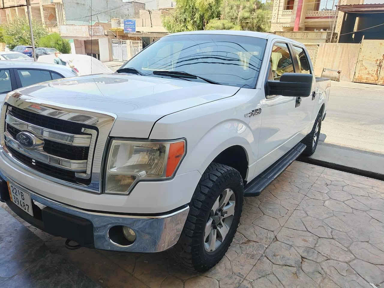 فۆرت F150  خەليجی سفری شەریکەی نیڤا زۆر خاوێنە و جوانە شازە تەنها 150هەزار ڕۆیشتیوە بەشەرت مەکینەی نەکراوەتەوە بورغی دەستکاری نەکراوە. 
بێ سبوغ و بێ سارد و شوخت. 
السلام عليكم. مليك  حمل فورت f150 شركه نيفا 2013 موصفات داخل أصفر تحكم ستيرن
بدي قصير و باب كبير  4X4 محرك ٨ سلندر المرغوب كير اوتوماتيك وعادي  بدون مصرف ربع دينار سياره كلين بدون صبغ و باردو شخط دعميات بيلادي السياره حيل نضيف وحلوه سنويه جديد حتى 2031 بسمي هزه و فحص جديد
السعر 151
مكان أربيل واتساب ***********
*********** أربيل, العراق
