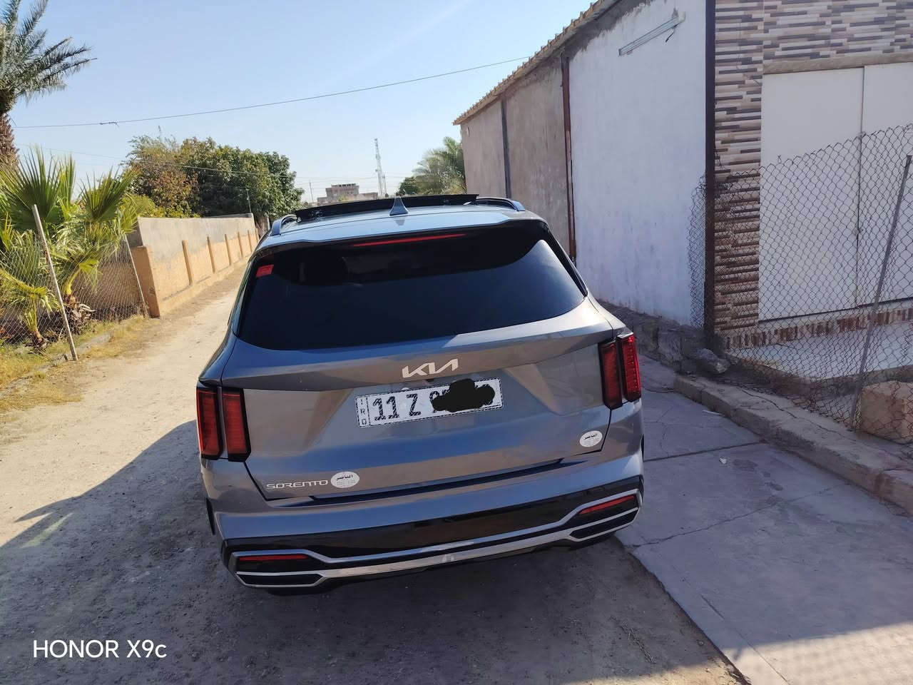 🚘✨ للبيع كيا سورينتو2023 ✨🚘
✅وارد امريكي

🔹 المعلومات الأساسية:

▪️ الموديل: كيا سورنتو 2023
▪️ المحرك: 2.5 بنزين – 4 سلندر  
▪️ الدفع: رباعي AWD
▪️ المقاعد: جلد – 7 راكب
▪️ حادثها  بابين جهة السائق وخلف السائق 
▪️ بدون دواخل بدون اريباك سليم
    المسافة المقطوعة 46.5 كم
    صور الحادث مرفق 

⭐ المواصفات:

✅ سقف بانوراما
✅ 3 صفوف مقاعد
✅ مقاعد كهربائية ومدفأة
✅ شاشة وبصمة ومفتاح ذكي
✅ تشغيل عن بُعد
✅ كاميرا خلفية وحساسات
✅ رادار ومراقبة النقطة العمياء
✅ مثبت سرعة
✅ تحذير مغادرة المسار
✅ نظام صوت Bose
✅ تكييف أوتوماتيك
✅ مصابيح LED وكشافات ضباب
✅ مانع انزلاق وثبات إلكتروني
✅ فرامل توقف إلكترونية
✅ حساسات ضغط الإطارات
✅ أوضاع قيادة متعددة
✅ تحكم بالنزول من المنحدرات
✅ تحكم صوتي ونظام حماية من السرقة وحماية الاطفال

📍 الموقع: إلانبار
💰 السعر: 230 $ 
📞 الاتصال ع الوتساب ***********
  رجاء اذا ما تشتري لا تعلق ولا تخابر؟
