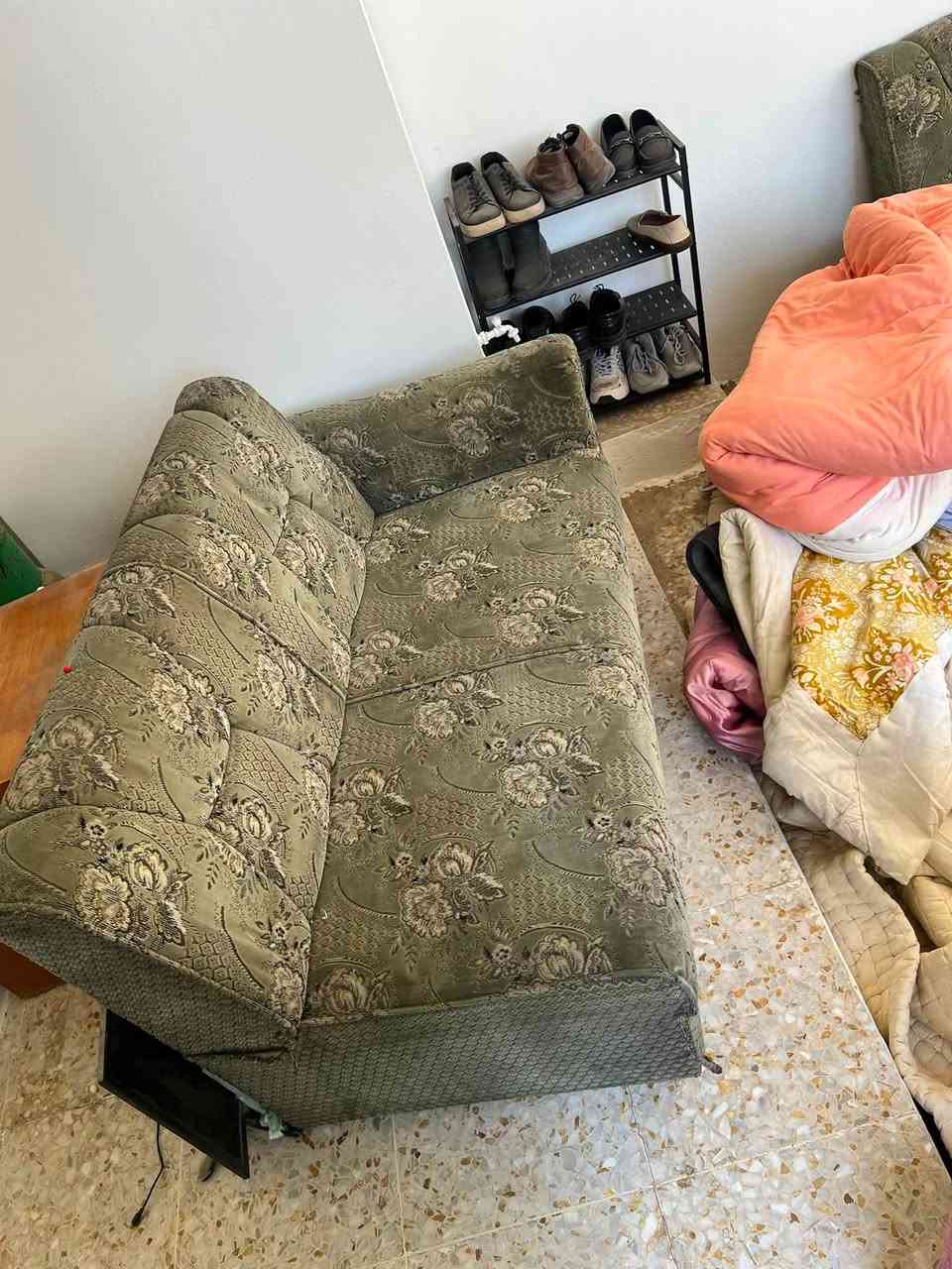 السلام عليكم عندي اغراض مستعمله للبيع شلع وموضحهم بصور
قيم بل يرضي الله
التواصل على الرقم ***********
