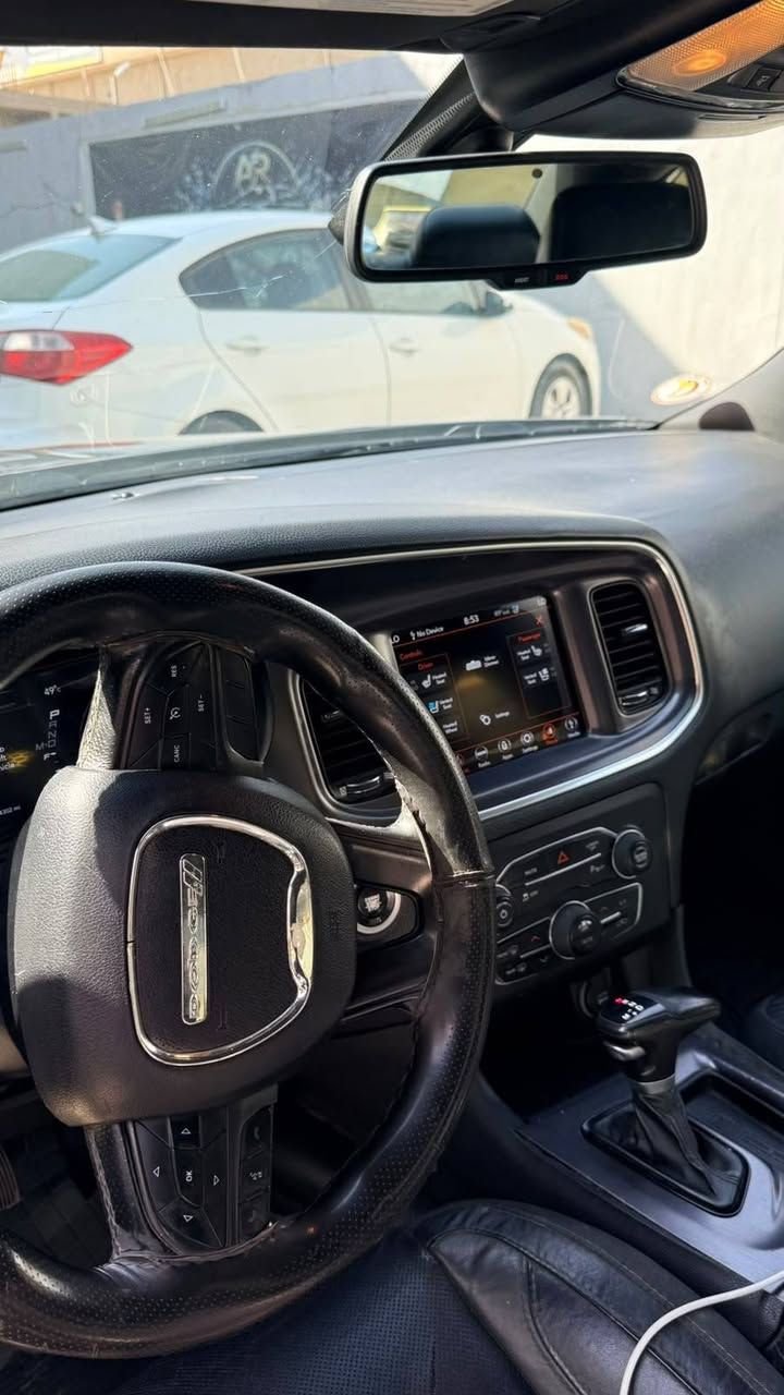 السلام عليكم 
جارجر موديل 2018 sxt لون اسود حادثه من أمريكا جاملغات اثنين فقط الأماميات البنيد و لغود و شواصي كفاله و بيها بارد قليل معروضة ب180
و بيها مجال بسيط للاستفسار ***********
