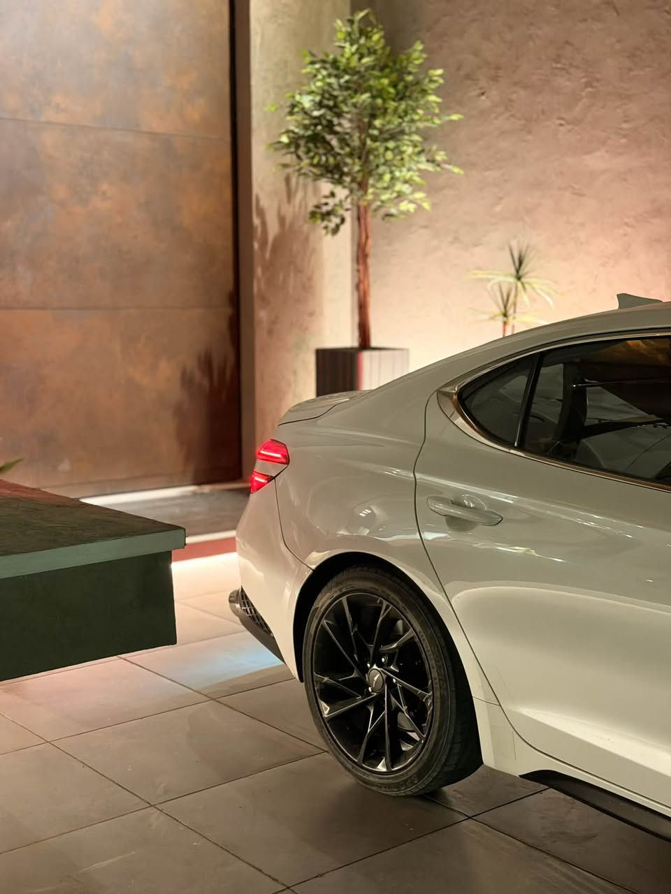 2022 
Genesis g70 للبيع او لمراوس  
مكينه 4 سلندر 
ماشيه 55mi 
رقم بغداد بسمي 
مكاني بغداد  
مواصفات جلد 
بصمه 
رادار 360 
هيه لمواصفات لعتياديه عدى البنوراما 
حادثهة بسيط شبر بل بنيد ونص جاملغ مباوك لتوحيد لون 
لونهة ابيض شذري 
سياره نضيفه مابيهة اي نقص 
*********** السعر مناسب اتصل او خاص
