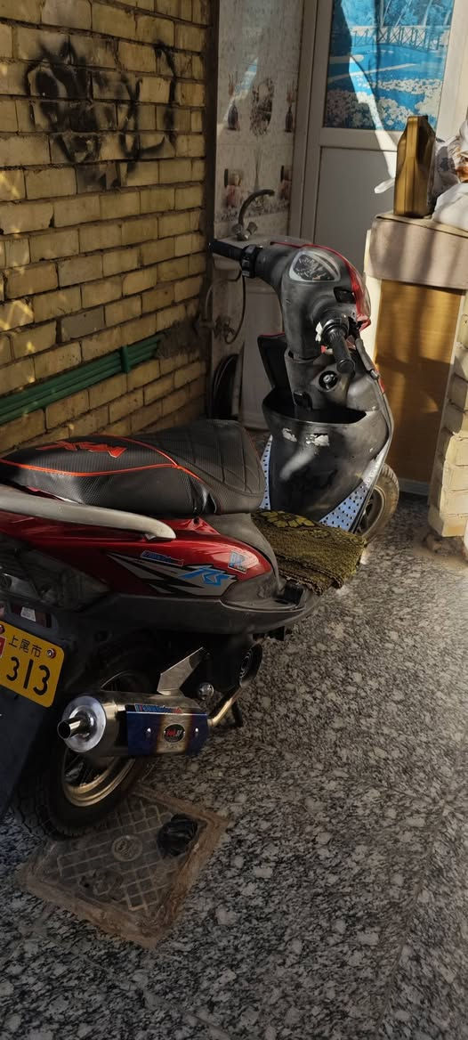 ماكس عدله بوشه49 كامبه مابيها نقص ما مفتوحه دراجه كلش حلوه وياها كفرات بلاديه ملاتها لو رصاصي كلها ختم واحد مراوس ب اربعه كير شلامجه (اوراق)
