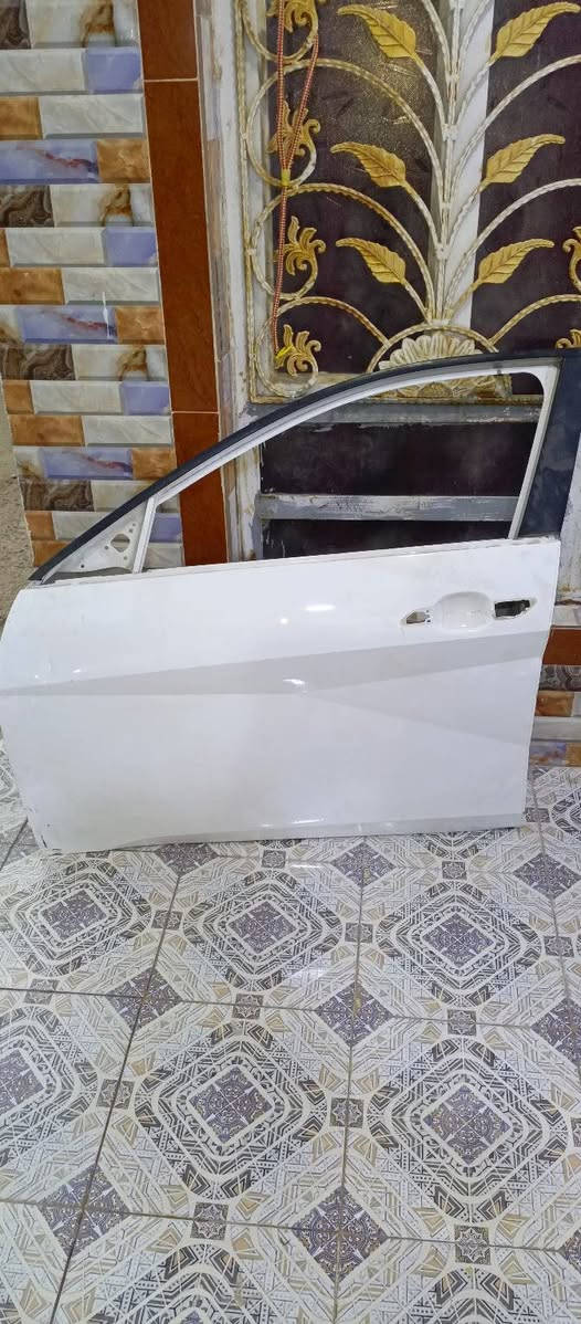 باب النترا 22 جهة السايق خليجي المكان بابل ماخذه 3 ورقات ونص اليفيده خل يجي خاص ويدلل المكان بابل هذا رقمي ***********وعندي نيكل داعميه ومسطره وعقل عاطل ابيع عاطل الشراي يدلل
