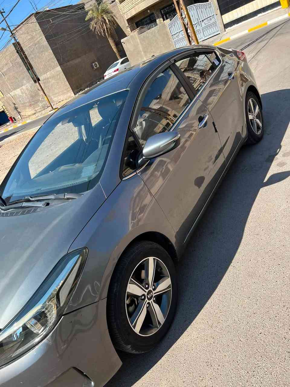 سلام عليكم للبيع

كيا سيراتو 2018 فون مواصفات 1/1
وارد كوري
مكينة 1600 جي دي أي
ماشية 136 km
دواخل جلد اسود
تبربد +تدفئة كشنات
شاشة بلادي حجم كبير
تحكمات ستيرن + تدفئة ستيرن
مري شفط +أشاير مري
دخول ذكي 
كير مكينه كفالة عامة برغي ما مفتوح بيه
تبريد ثلج

حادث سيارة هلال جاملغ امامي بصف سايق مظروبة هنا ب العراق ومصلح 
باب بصف صايخ طخة شبر و مصلحة
 السعر125$
وبية مجال حك جية
مكاني غزالية للاستفسار الاتصال ***********
