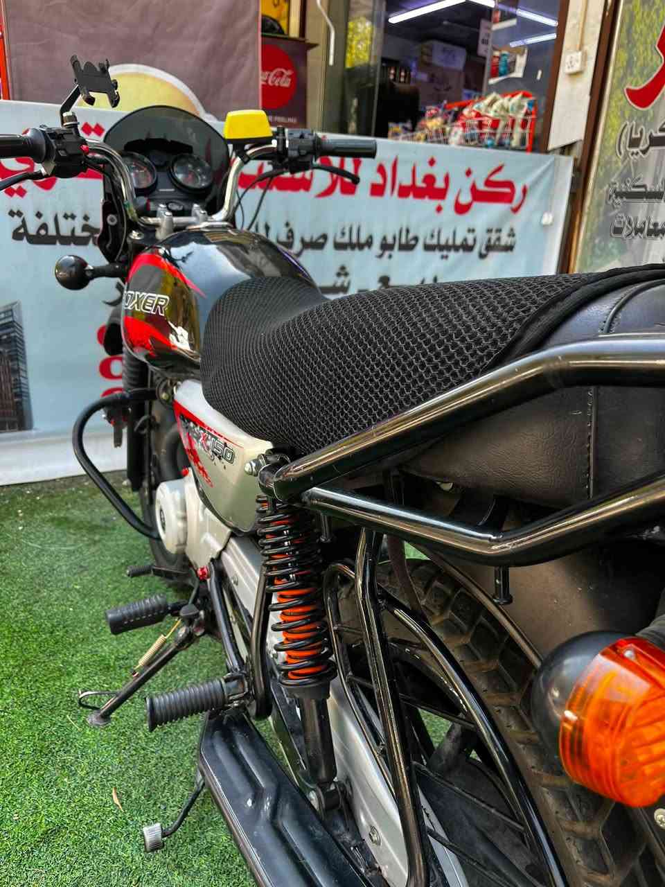 السلام عليكم بوكسر مديل 23بدون رقم اوراق فقط ماشيه 55استخدام شخصي الدراجه مكينه بلاديه ممفتوحه بيهه نقوصات بسيطه  والنظافه كدامكم السعر خاص واتساب ***********
