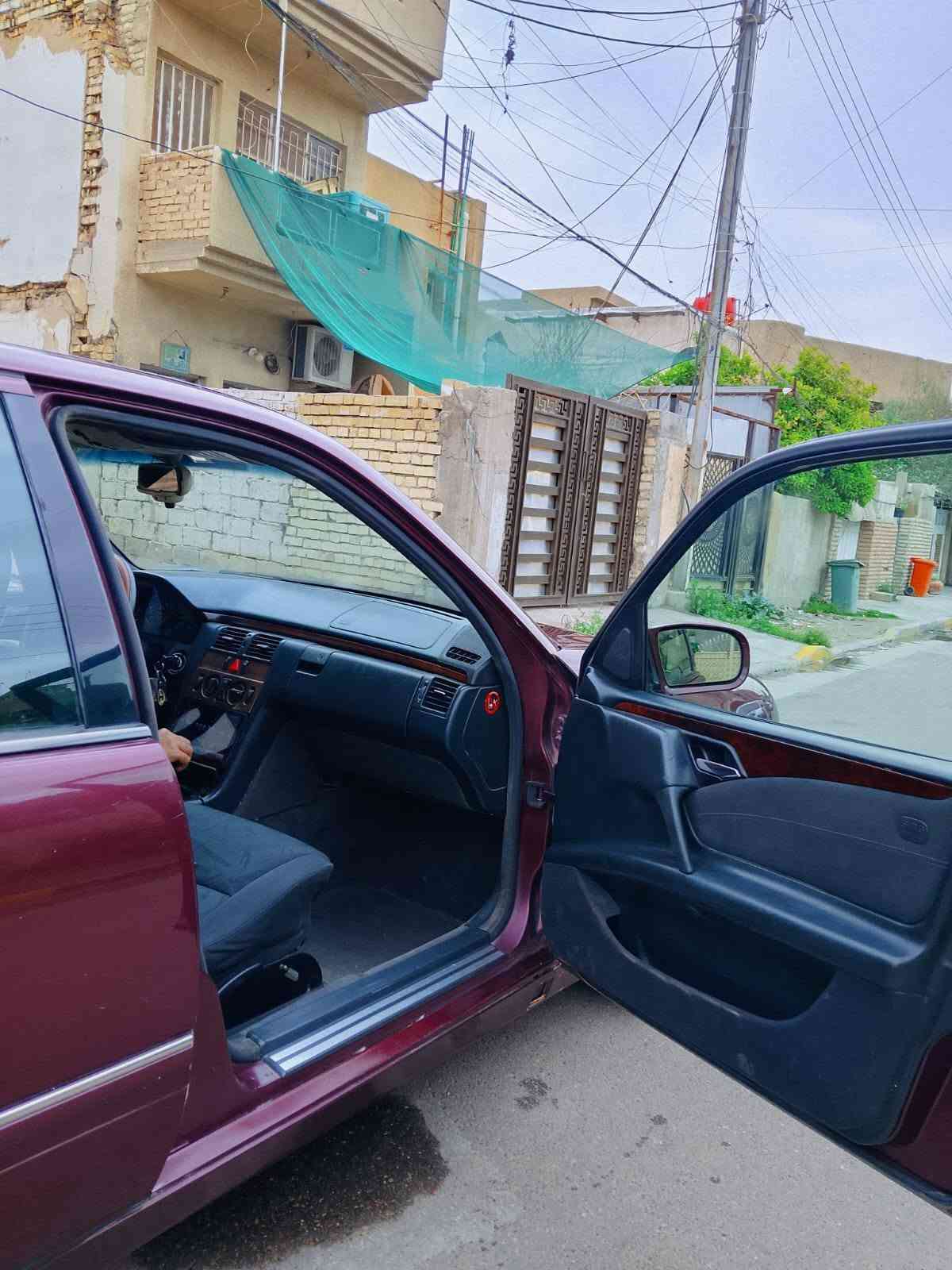 مرسيدس • موديل ١٩٩٥ • رقم دولي بصره