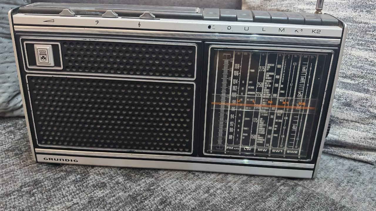 راديو Grundig • ١٩٧٣ • نظافة ٨٥٪