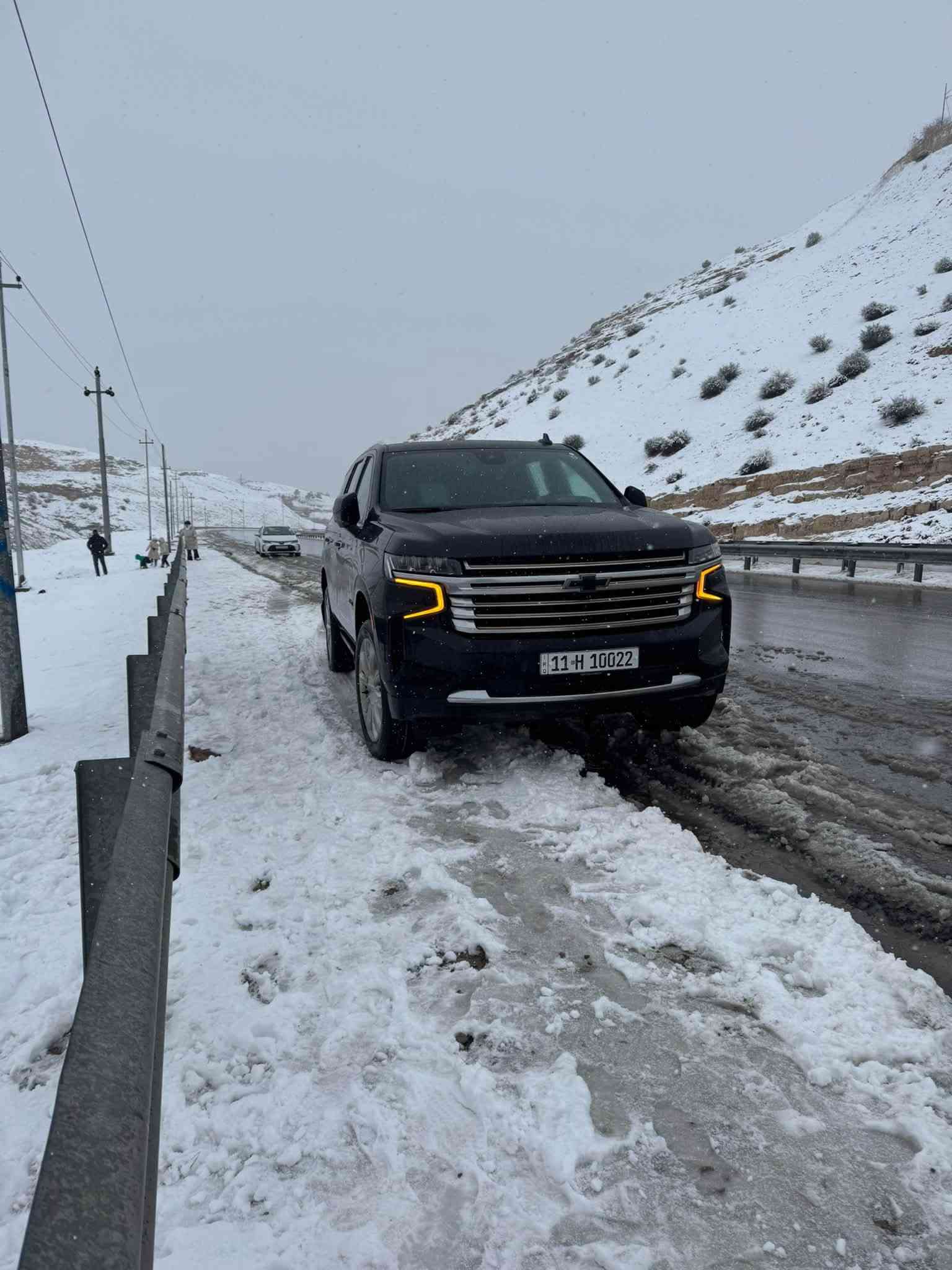 🚘 Chevrolet Tahoe High Country 2023 🖤
🔥 استيراد خاص | Black Top | Clean Title
📍 ديالى – الخالص
📏 ماشية 11,000 ميل فقط

⚙️ المواصفات:
• محرك 6.2L V8 بقوة 420 حصان
• گير 10 سرعات أوتوماتيك
• دفع رباعي 4WD
• نظام Magnetic Ride Control
• جنوط هاي كانتري 22 إنچ
• إضاءة LED
• كاميرات HD Surround Vision
• مرآة خلفية بكاميرا
• شاشة وسطية 10.2 إنچ
• شاشة عدادات رقمية 12.3 إنچ
• Head-Up Display
• نظام صوت Bose فاخر
• داخلية جلد High Country
• مقاعد أمامية تبريد وتسخين
• مقاعد الصف الثاني تسخين
• دوسات كهربائية
• صندوق كهربائي يفتح بالحساس عن طريق الرجل
• 3 صفوف
• حساسات وكاميرات ركن
• Apple CarPlay و Android Auto
• مواصفات High Country كاملة

✨ سيارة نظيفة ومميزة، ومواصفاتها كاملة.

📍 ديالى
📞 ***********

نص مكتوب في الصور:
- PLC GROUP
- KB차차차
- KB차차차 PLAUCTION KB차차차 PLAUCTION
- KB 차차차
- KB차차차 PL auction auction