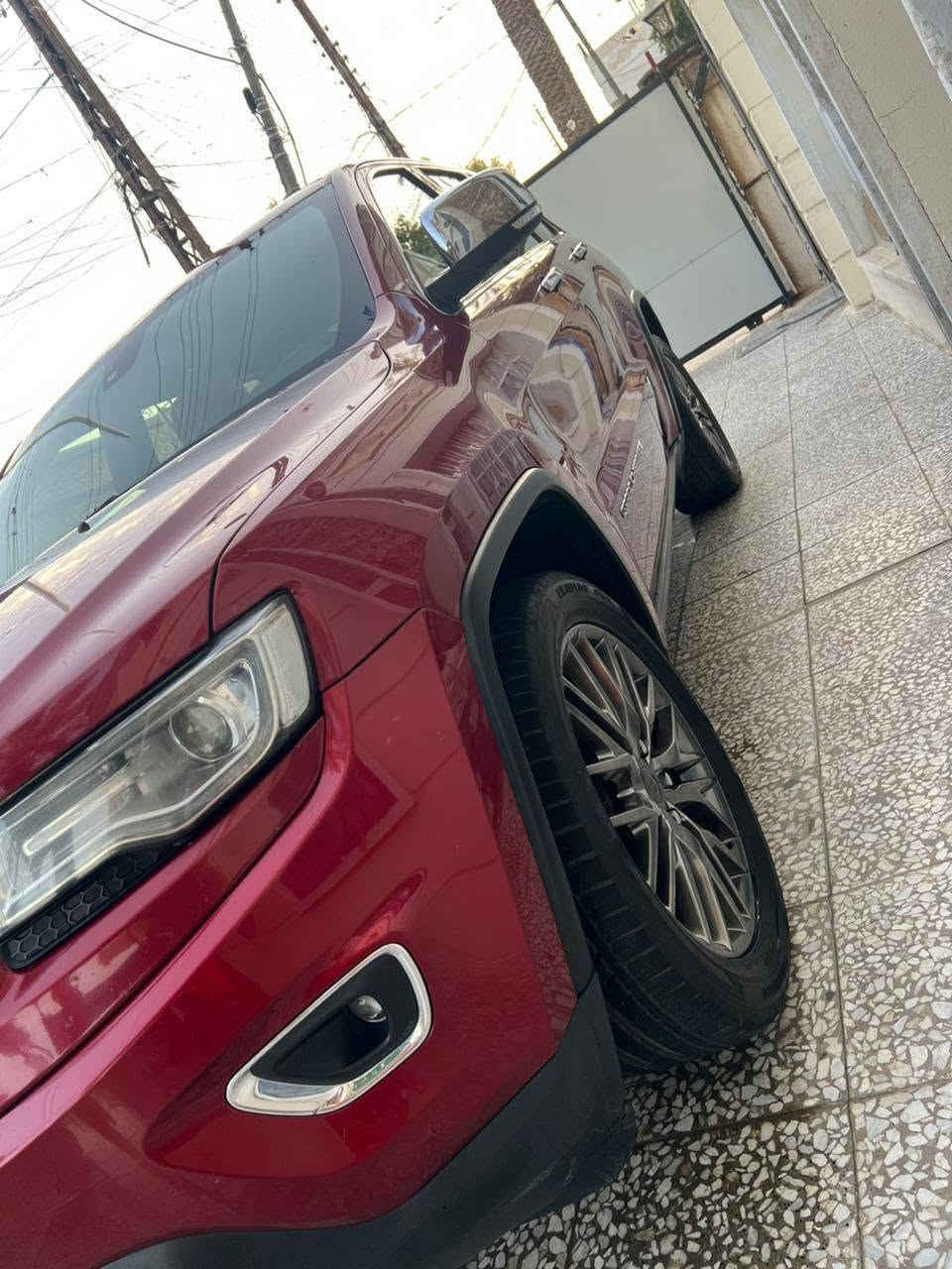 جيب لاريدو ١٤ فول 
بيها نص جاملغ خلفي صبغ 
ويل سومنت اصلي 
سياره كلين تايتل وعندي تقريرها 
رقم بغداد 
السعر ٢٠٠ بيها مجال
***********
