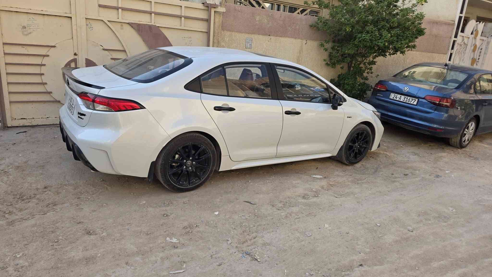 اس بلاك اعلى فئة كشن كهربائي داخل لونين رقم بغداد موجودة بكربلاء بيه كم ملاحضة جلغات بسيطة ماشية ٢٧  موديل ٢٥  بيع او مراوس 
بموديل ٢٦ سعر النهائي ٢٥ 
***********
