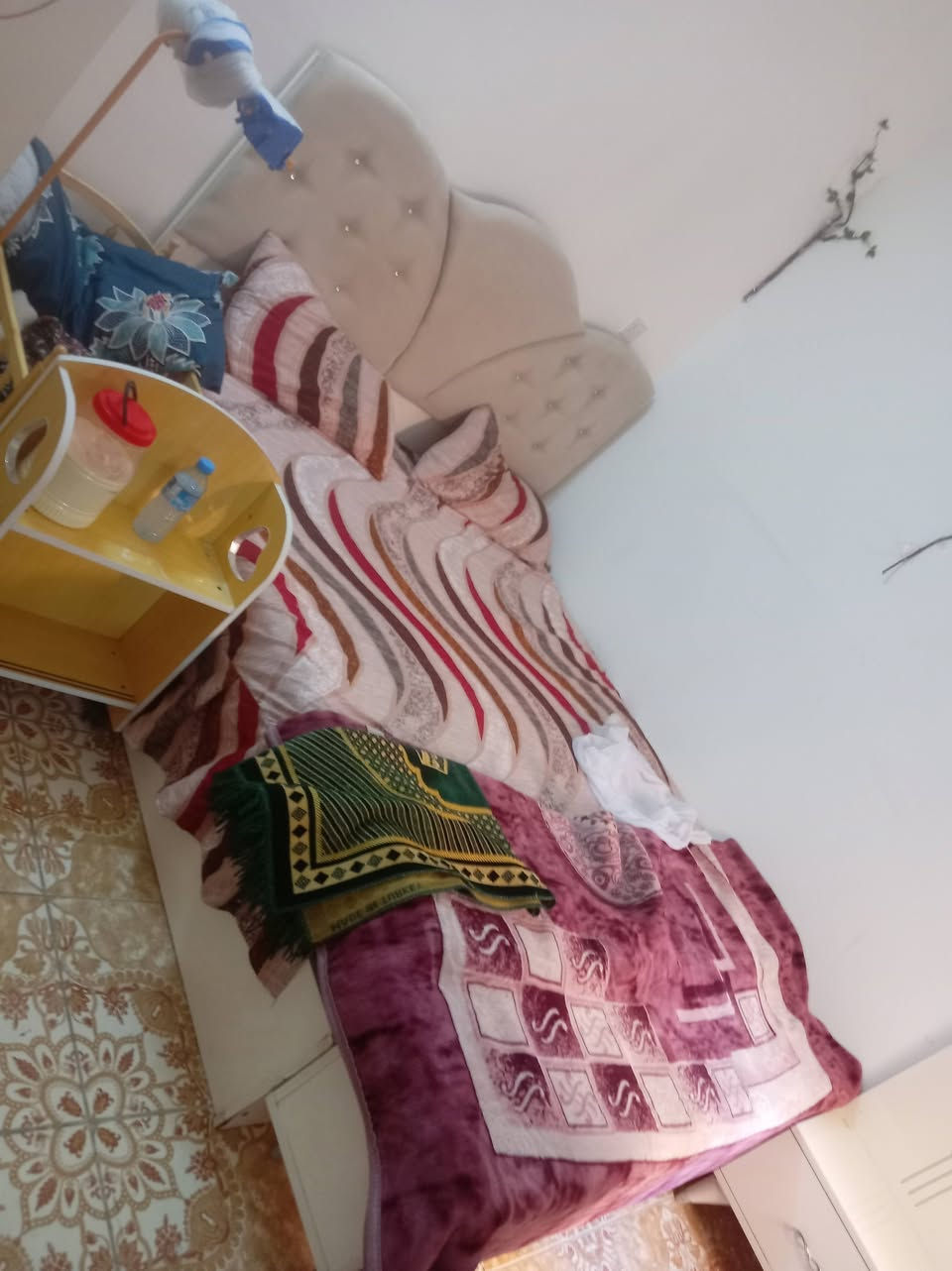 غرفت نوم 9قطع  مستعمل ٩ تشهر نظيف اي عيب مابي السعر 60***********
