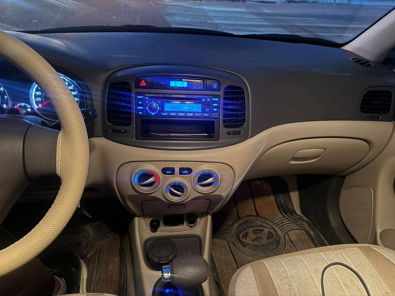 السلام عليكم اكسنت اخت زيرو ماشيه 50 سياره جديده خليجيه مال شركه سياره كلشي بيهه ع وضع شركه موديل10 
رقم بغداد باسمي عنوان بغداد الشعب
***********
