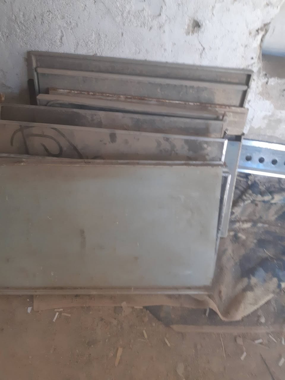 جام طباخات 27 قطعة للبيع جملة السعر 200 كلهن
*********** الكرنه

