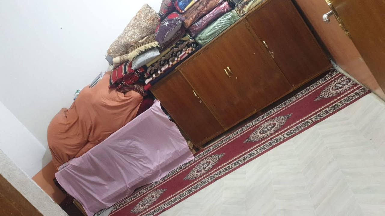 المساحه ١٠٠متر
المكان حي النداء قرب مدرسه عبد الكريم قاسم 
طابقين 
الطابق الاول غرفه وصاله واستقبال ومطبخ وصحيات 
والطابق الثاني غرفه وصاله +
وسويت يتكون من غرفه مفتوحه على صاله مع صحيات
السعر ٩٠وبي مجال
مكلف ب النشر الاستفسار ع الرقم //***********
