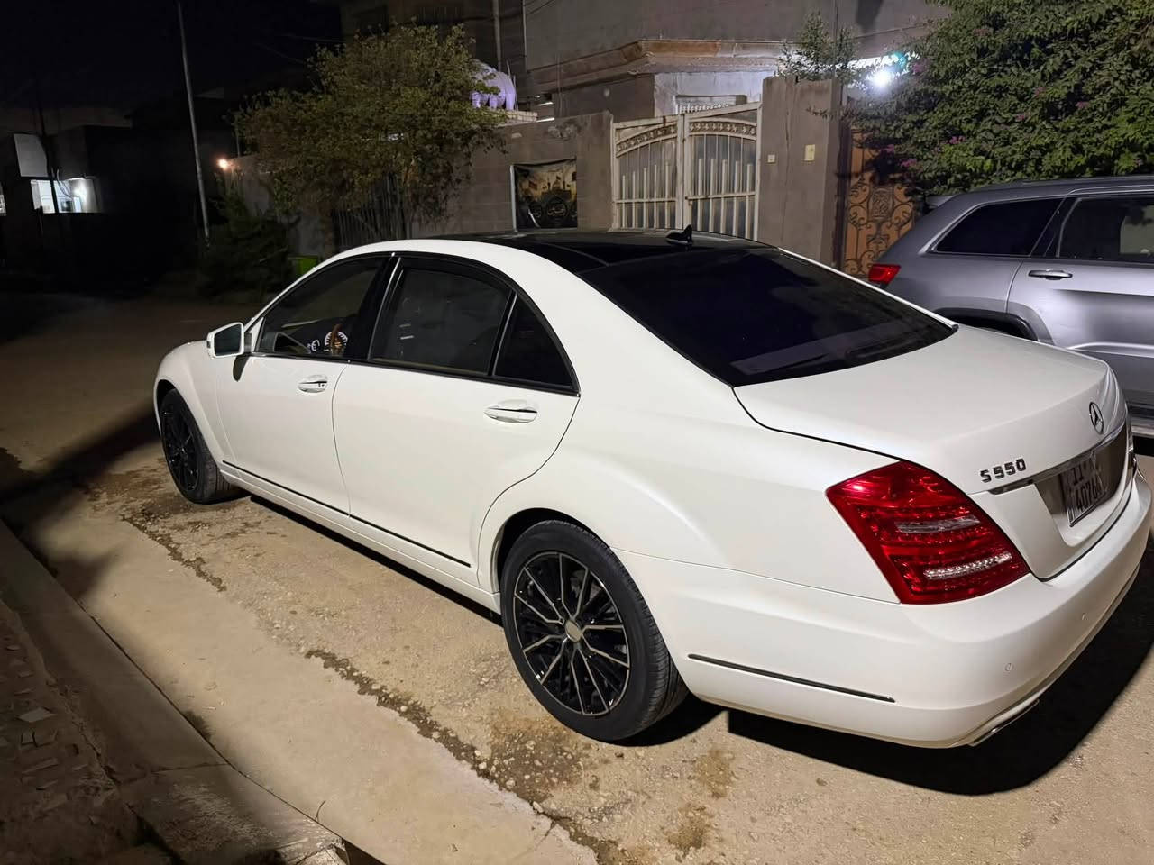 مارسدس / 550s لارج باب طويل
وارد الماني 

موديل 2010 تكمه وسنويه / فول فول مواصفات

🟩 السعر  اتصل او دز رساله وشلع عيوني 

لون أبيض

تخم تاير جديد قبل سبوع شادهن

(السياره رقم بغداد دولي هزه وبراد كله جديد قبل يومين كملتها) سياره سمي مباشر

شرط التحويل 

... مواصفات السياره ...

محرك 8 سلندر المرغوب حجم 550

بنزين
مساج شغال

كير أوتو تعليك

بانوراما 

جكات

ناضور ليلي

بصمه

أبواب شفط

جنطه شفط

ثلاجه بالجكمجه

سايد بريك بصمة تلفون ماوس

5 بردات كهرباء ستيرن كهرباء

تبريد ديوولت

 + تدفئة تبريد مقاعد

هتفونات الشركه مع الكتلوكات موجوده

داخل عسلي جديد بدون تلف

لايتات زنون داينمك

مري شفط وقلاب + أشاير

زراك لايت

مري عاكسة بچم لد بك لايت لد 

ماوس 3 وضعيات قيادة

خزن ميموري

سستم سماعات هارمن كاردون جي بي اس

حساسات امامي خلفية رادار مثبت سرعة

3 قطع تبريدانارة الداخل والدشبول متغير 

شاشة متحركة

تصعد الجام وتنزله عن طريق الريمون 
جام بولو رايز بلادي 

(وبعد بيها هواي مواصفات)

السياره كفاله من البارد والصبغ والتبديل 

صفر مسج 

وشرط كشرها مال 2024ومنزل فديو بالمشور بي كلشي واظح

والسياره كامله ولكمال لله وشرط ترايهه من زاخو للفاو ، ستوه داخله هزه يعني بدون نقص

وبالعافيه ع الياخذها .. متتقارن بالمتعوب الجنايه يعرف شنو النظيف 

مكان السياره  وكربلاء /

سعر تصل او دز رساله شلع عيوني سبب عدم ذكر السعر اكو ناس متميز الجديد من المهجوم 

***********

رقم ***********
