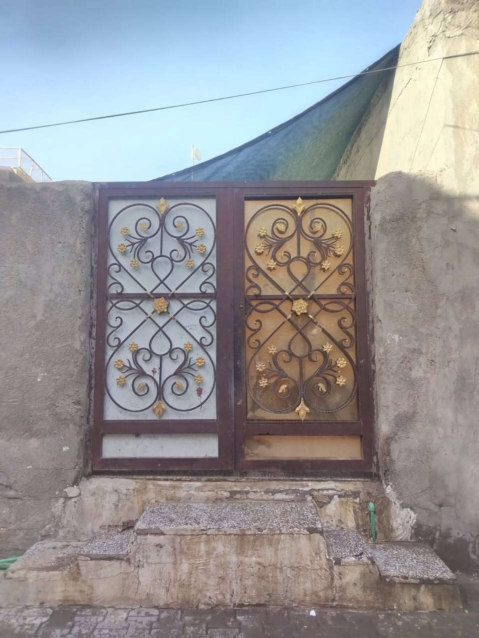السلام عليكم ،،
بيت للبيع ، المساحة ٢٦٠، منطقة البو ماضي في الكوفة 
السعر ١٤٠ وبي مجال 
للإستفسار خاص او الإتصال على الرقم *********** واتس
