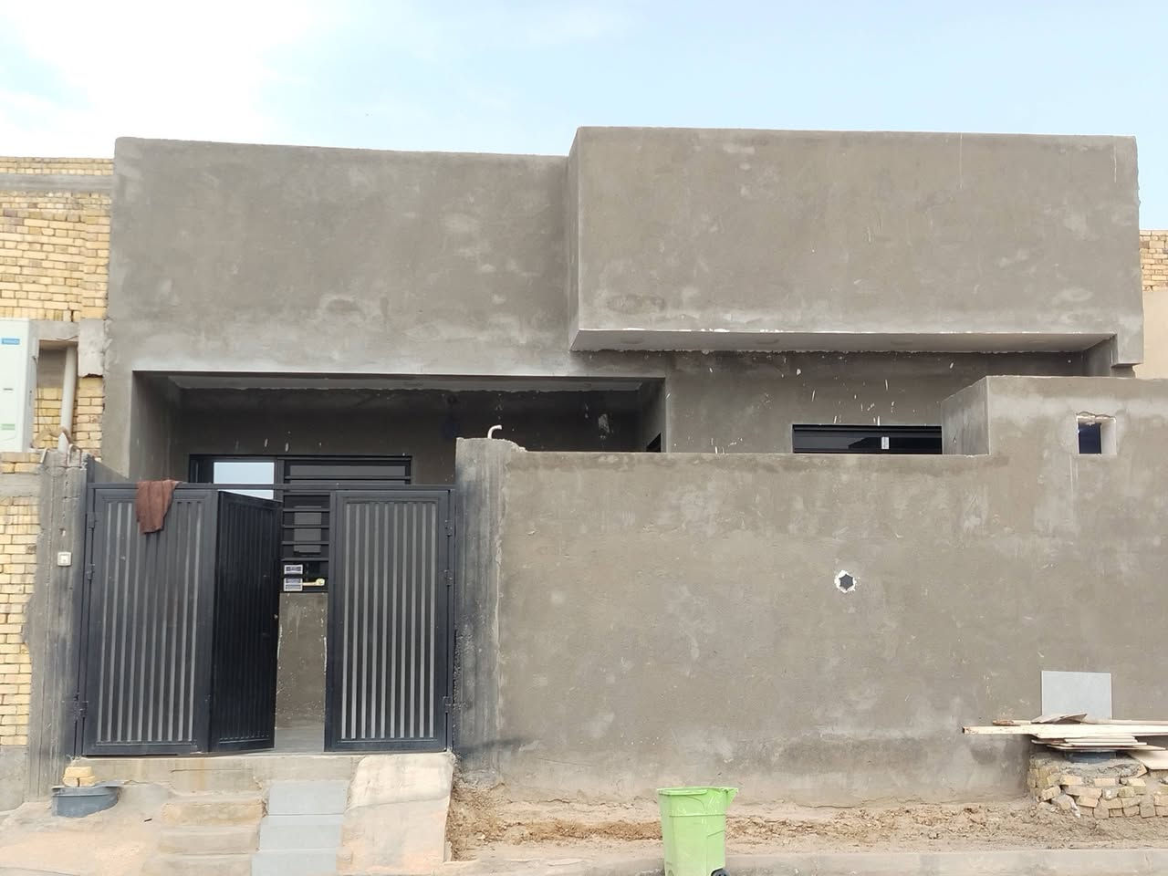 بيت جديد البيع في حي الجامعي على جهة دور النفط المساحة 200الرقم ***********
