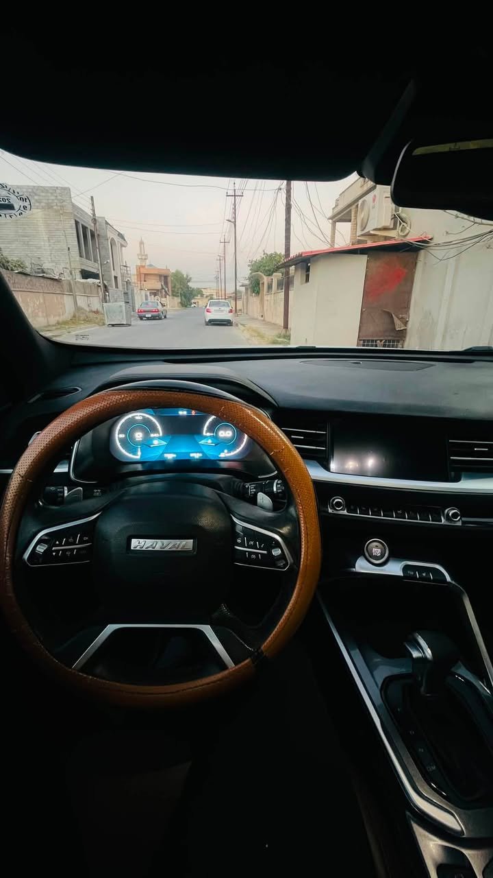 للبيع
هافال H6 – 2021 

 المسافة المقطوعة - 77,300 KM
السيارة كلين تايتل بدون ضرر 
💰 السعر: ١٣٠ ورقة  وبيها مجال بسيط

للتواصل : ***********
***********

✅ المواصفات :

📆 الموديل: 2021
🚘 الحالة: جيد جداً 

⚙️ المحرك: 4 سلندر – 2000 سي سي تيربو
🛞 الويل: 19 إنج
🌍 الوارد: وكالة نهج العراق
🛡️ الضمان: مكفولة
• كير أوتوماتيك 
• دفع أمامي 
• بصمة تشغيل + دخول ذكي
• تشغيل عن بُعد
• شاشة وسطية كبيرة تاتش
• عدادات ديجيتال

‎• كاميرات محيطية 360°
• كاميرا خلفية
• حساسات أمامية وخلفية
• نظام المحافظة على المسار
• النقطة العمياء
• مثبت سرعة راداري
• تحكم ستيرن
• كراسي جلد
• كراسي أمامية كهرباء
• تكييف أوتوماتيك ثنائي المناطق
• فتحات تكييف خلفية
• مرايا كهرباء مع طي
• زجاج كهرباء
• أنوار LED أمامية وخلفية
• لايتات نهارية DRL
• هاند بريك كهرباء + Auto Hold
• نظام الثبات الإلكتروني ESP
• مانع الانزلاق
• مساعد صعود المرتفعات
• جنوط ألمنيوم 19 إنج
.٣ وضعيات للقيادة ( اقتصادي - عادي - رياضي )
