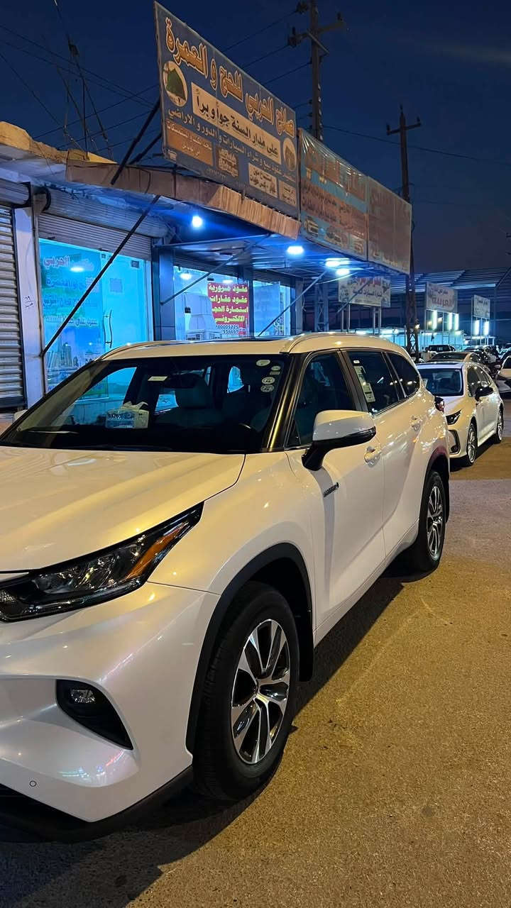Toyota highlander2023
لون ابيض  ممشى 47الف

وارد خليج

LE HEV

المحرك: 2.5 لتر هايبرد، 4-اسطوانات

القوة القصوى: 240 حصان (مجمع)

كفاءة استهلاك الوقود: 20.1 كم/لتر

الأبعاد طول - عرض - ارتفاع (مم): 4950 - 1930 - 1730

7 ركاب (شاملة السائق)

جنوط ألمنيوم مقاس 18 بوصة

انوار أمامية (LED)

انوار خلفية (LED)

إضاءة نهارية (LED)

كشافات ضباب أمامية (LED)

نظام الدخول الذكي للسائق و الراكب الأمامي

مرايات جانبية كهربائية مع اشارات انعطاف

طي كهربائي اوتوماتيكي للمرايات الجانبية

زر تشغيل المحرك

مقاعد قماش

تحكم كهربائي لمقعد السائق

مكيف أمامي و خلفي بتحكم اوتوماتيكي

ازرار تحكم على المقود

شاشة معلومات متعددة 7 بوصة

تحكم أوتوماتيكي لجميع النوافذ

تحكم بالقفل المركزي من باب الراكب الأمامي

أربعة منافذ USB-C للشحن (2 أمامية و 2 خلفية)

نظام صوتي بشاشة لمس 8 بوصة

نظام أبل كار بلاي لا سلكي

منفذ USB-A

6 سماعات

مزايا الأمان و الراحة

نظام تويوتا للأمان (TSS Ver. 2.5)

نظام حماية ما قبل التصادم (PCS)

مثبت السرعة راداري (DRCC)

المساعدة في تتبع المسار (LTA)

تنبيه مغادرة المسار (LDA)

الضوء العالي التلقائي (AHB)

نظام التحكم في وضعيات القيادة (إقتصادي / عادي / رياضي)

كاميرا خلفية

حساسات خلفية للمساعدة على الوقوف

وسائد هوائية (للسائق والراكب الأمامي + للركبة + جانبية + ستائرية)

فرامل مانعه للإنغلاق (ABS)

نظام التحكم بالتوازن (VSC)

نظام مراقبة ضغط الاطارات (TPWS)

نظام منع تشغيل المحرك ضد السرقة

مكابح وقوف كهربائية (EPB)

نظام الوقوف المؤقت

مكان السيارة الرمادي
للاستفسار هذا الرقم
***********
