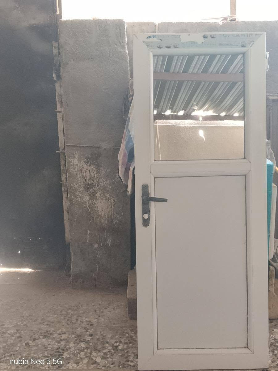 للبيع باب المنيوم مع مرايه  بدون چرچوبه طول170عرض 67  وسعره 65 بي مجال   مكاني كربلاء *********** ‏
