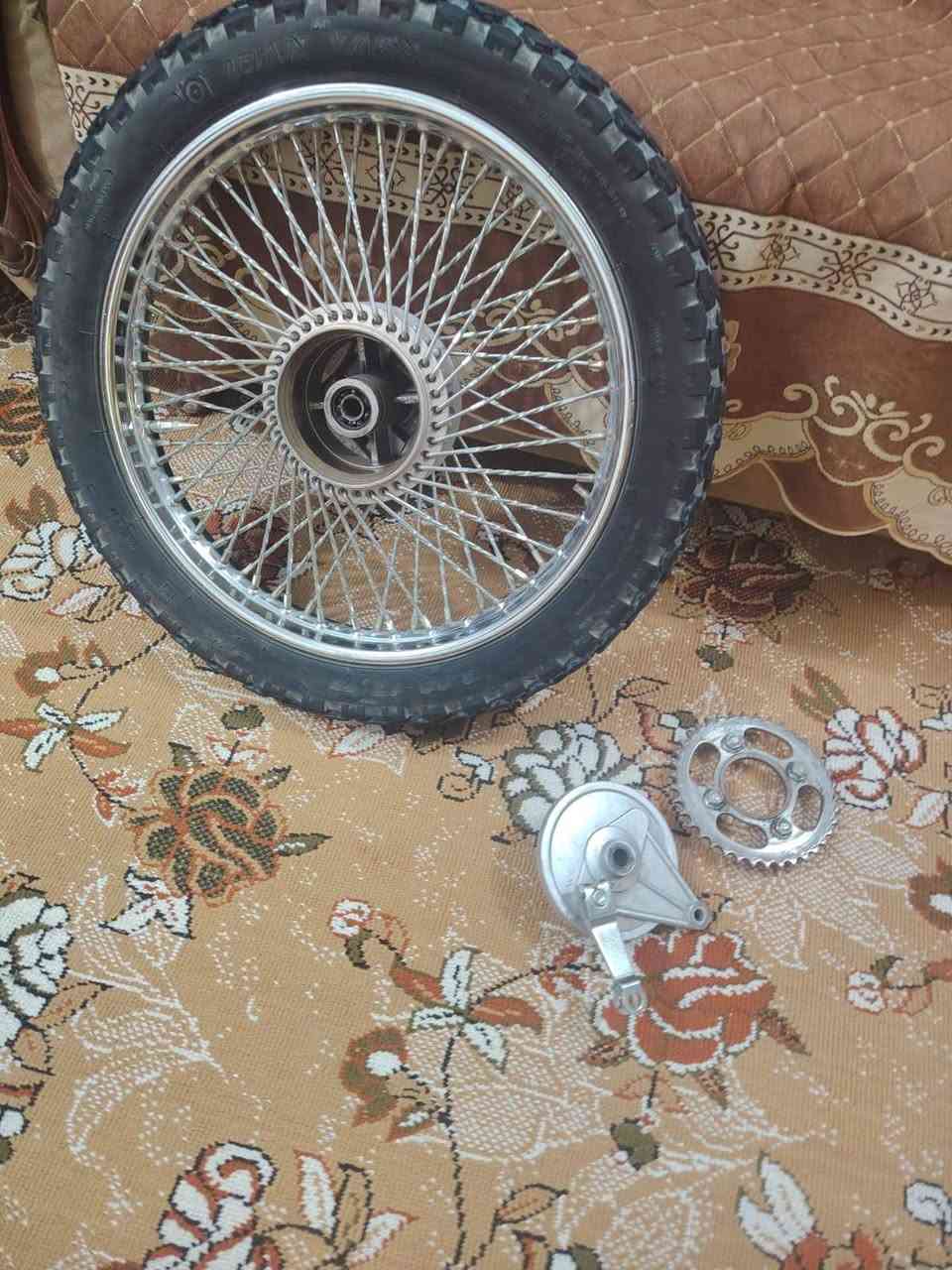 سلام عليكم 
تاير مع ويل وره جيب وشد
صندوك اصلي مع مفتاح مالته
قبق بريك وره 
بكره خلفيه
اي استفسار مراسله خاص
واتساب ***********
