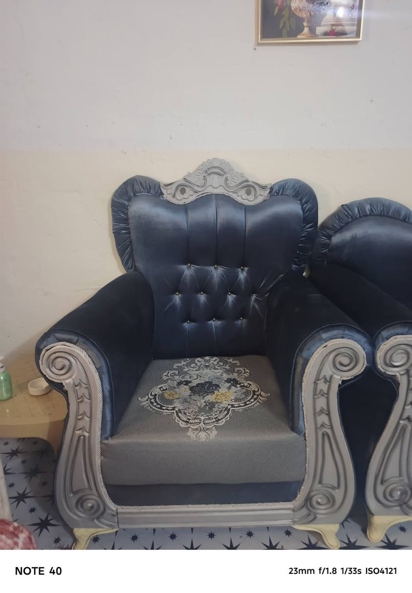 سلام عليكم تخم للبيع عشر مقاعد اي ضرر ما بي نضيف حيل مستعجل على بيعته سعره 600الف وبي  مجال مكاني بغداد ***********هاذا رقمي بي واتساب

نص مكتوب في الصور:
- NOTE 40
- 27mm f/1.8 1/33s ISO2636
- NOTE 40 23mm f/1.8 1/33s ISO2939
- NOTE 40 23mm f/1.8 1/33s ISO3494
- 23mm f/1.8 1/25s ISO4436