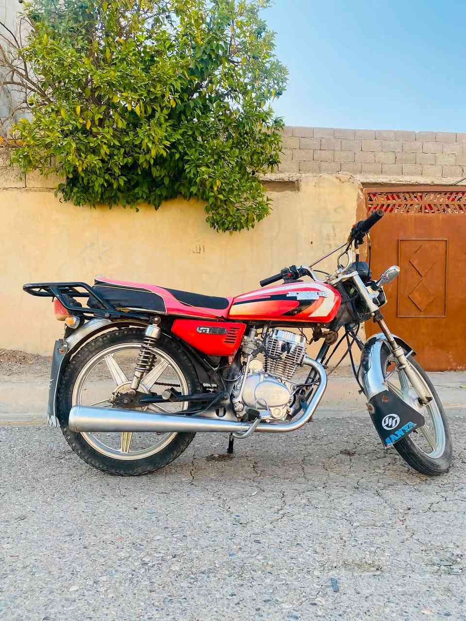 من بعد السلام موطور للبيع كلشي شغال ونضيف شرط السعر 230 وبي مجال  للاتصال ***********
