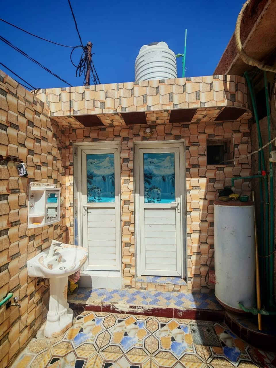 بيت للبيع المساحة 100م
عرض 5 م وطول 20 م
غرفتين + صاله + مطبخ + استقبال + حمامات خارجيه
السعر 40
خلف الملعب عمود رقم 1 رابع بيت عن الشارع الرأيسي
***********
