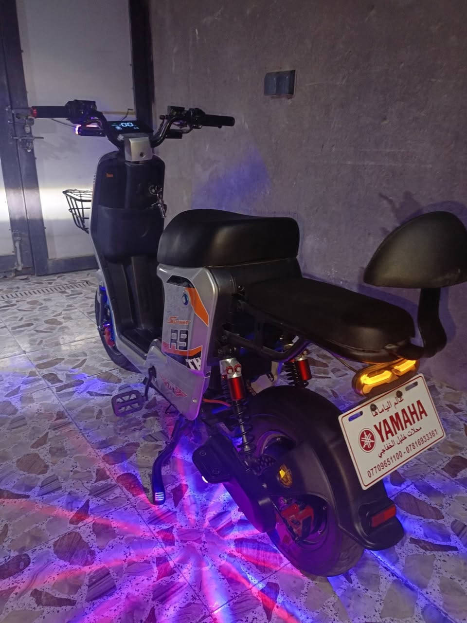 🚲⚡ باسكل شحن للبيع – نوعية R9 ⚡🚲

✨ المواصفات:
💡 إضاءة
🔋 بطاريات عدد 5 ليثيوم اصلي 
⚙️ نظام بَك 
🛑 بريك هيدروليكي خلفي وأمامي
📱 شاشة
🚀 أربع سرعات
💨 السرعة 99 حقيقية
🔑 سويجات ثنين 
📌 كارت تشغيل شاشه ثنين 
🌴(الباسكل جديد) 

📍 المكان: كربلاء
💰 السعر.جدا مناسب 
٤٢٥ وبي مجال وباسكل جديد جديد

📞 للتواصل:
***********
