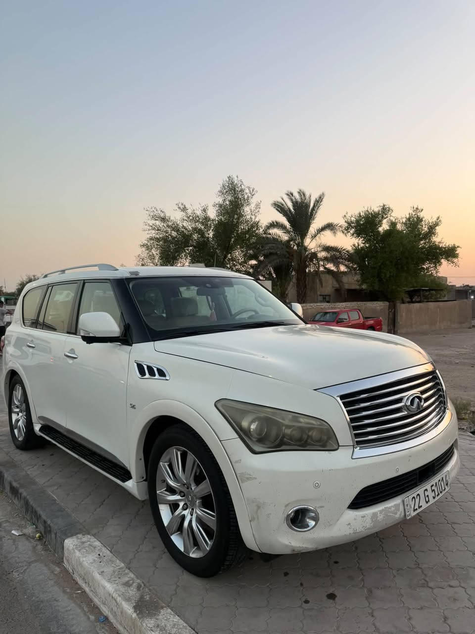 انفنتي qx80 موديل 2014
خليجي فول مواصفات كفالة عامة
محرك 8 سلندر 5.6
ماشية 290 الف كم 
فتحة سقف + ثلاجة + كراسي كهرباء + كاميرات 360 درجة  + حساسات امامي خلفي + رادار + السيارة بيها بعد هواي مواصفات 
سيارة رقمها اربيل بأسم كردي تريد تحويل تريد وكالة
السعر : 160$
المكان : البصرة 
للتواصل : ***********
