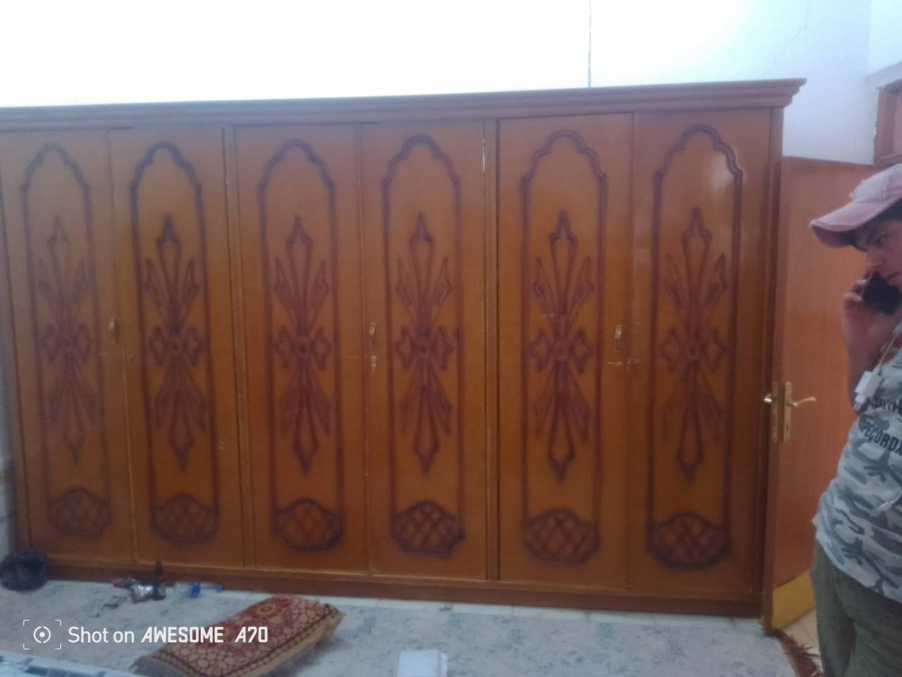 للبيع • سرير • غرفة نوم