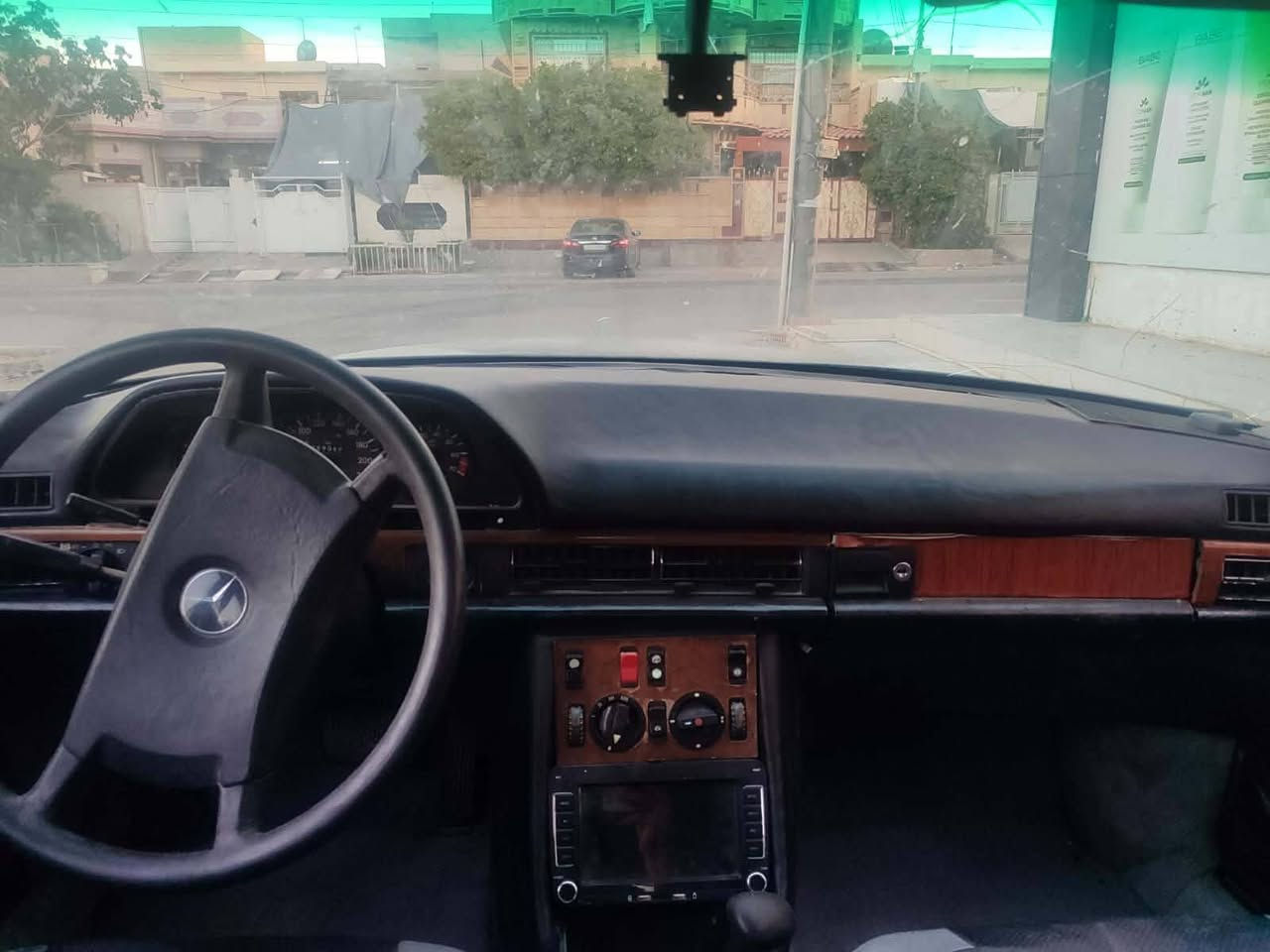 سلام عليكم مارسدس للبيع موديل 91 مكاني جلولاء ***********
